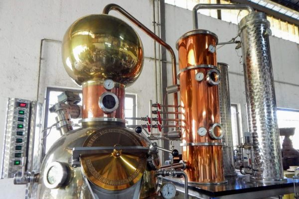 Chưng cất rượu là bước thứ trong quá trình và nghệ thuật làm rượu whiskey
