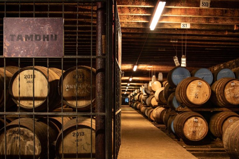Thùng ủ là yếu tố quan trọng quyết định chất lượng whisky  