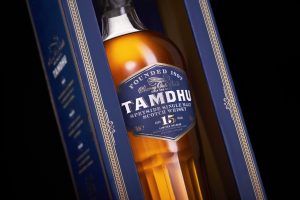 Single Malt whisky được sản xuất 100% từ mạch nha tại một nhà máy chưng cất duy nhất