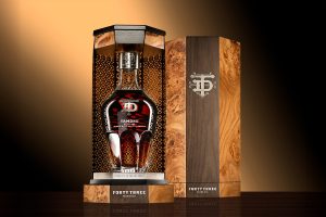 Tamdhu Single Malt whisky 43 năm tuổi là kết tinh của quá trình ủ hoàn toàn và trọn vẹn trong thùng ủ Sherry thượng hạng