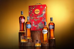 Hộp quà whisky "Thuận Buồm Xuôi Gió" - Dẫn đầu xu hướng quà Tết doanh nghiệp 2025