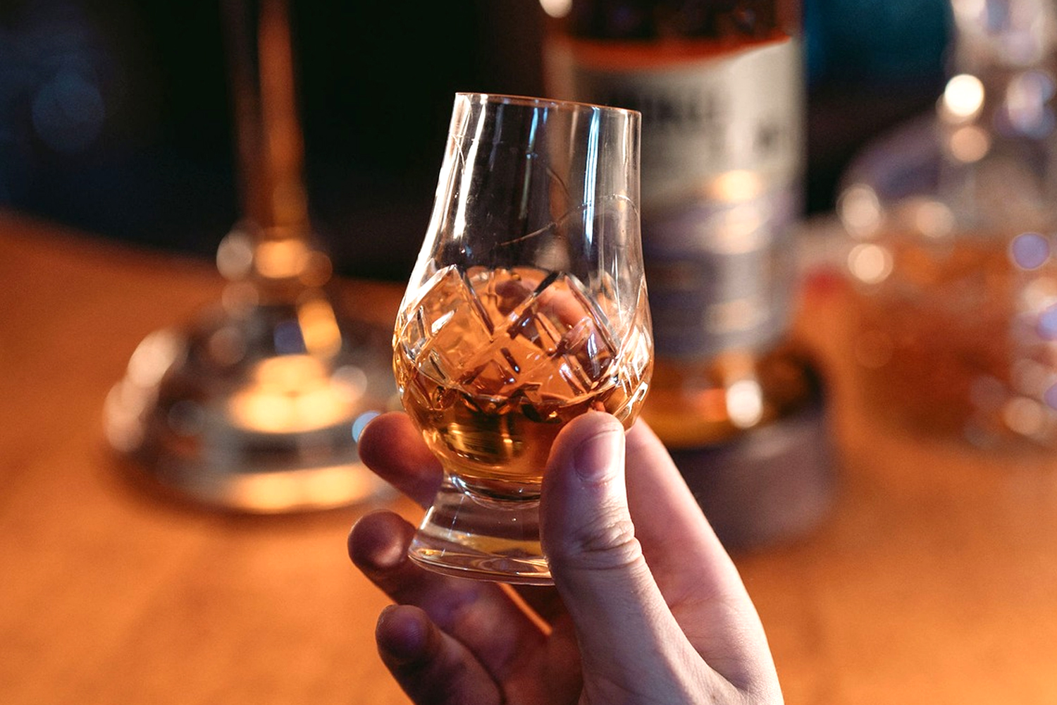 Có rất nhiều yếu tố tác động tới hương vị than bùn trong rượu whisky