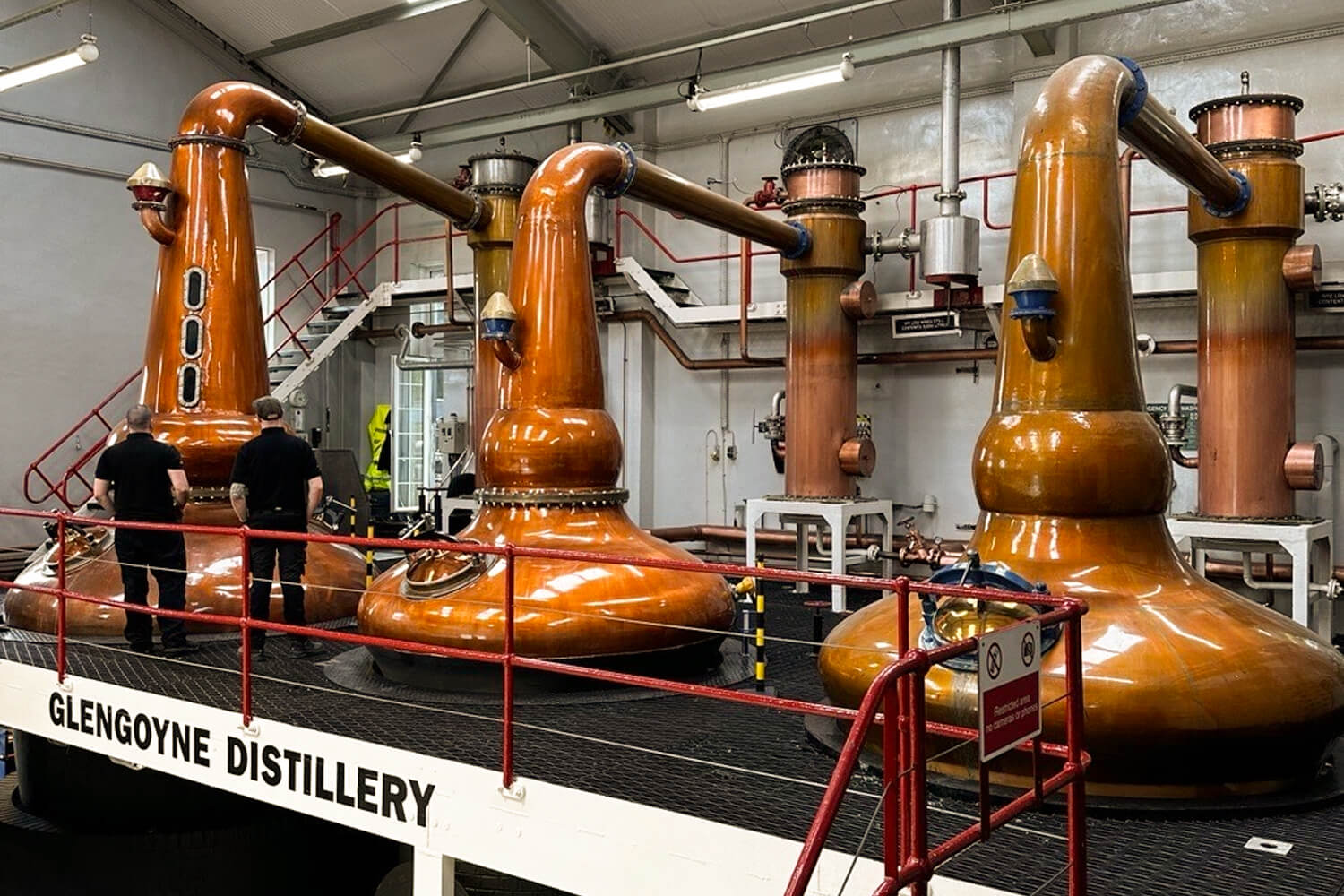 Nồi chưng cất bằng đồng tại nhà máy whisky Tamdhu