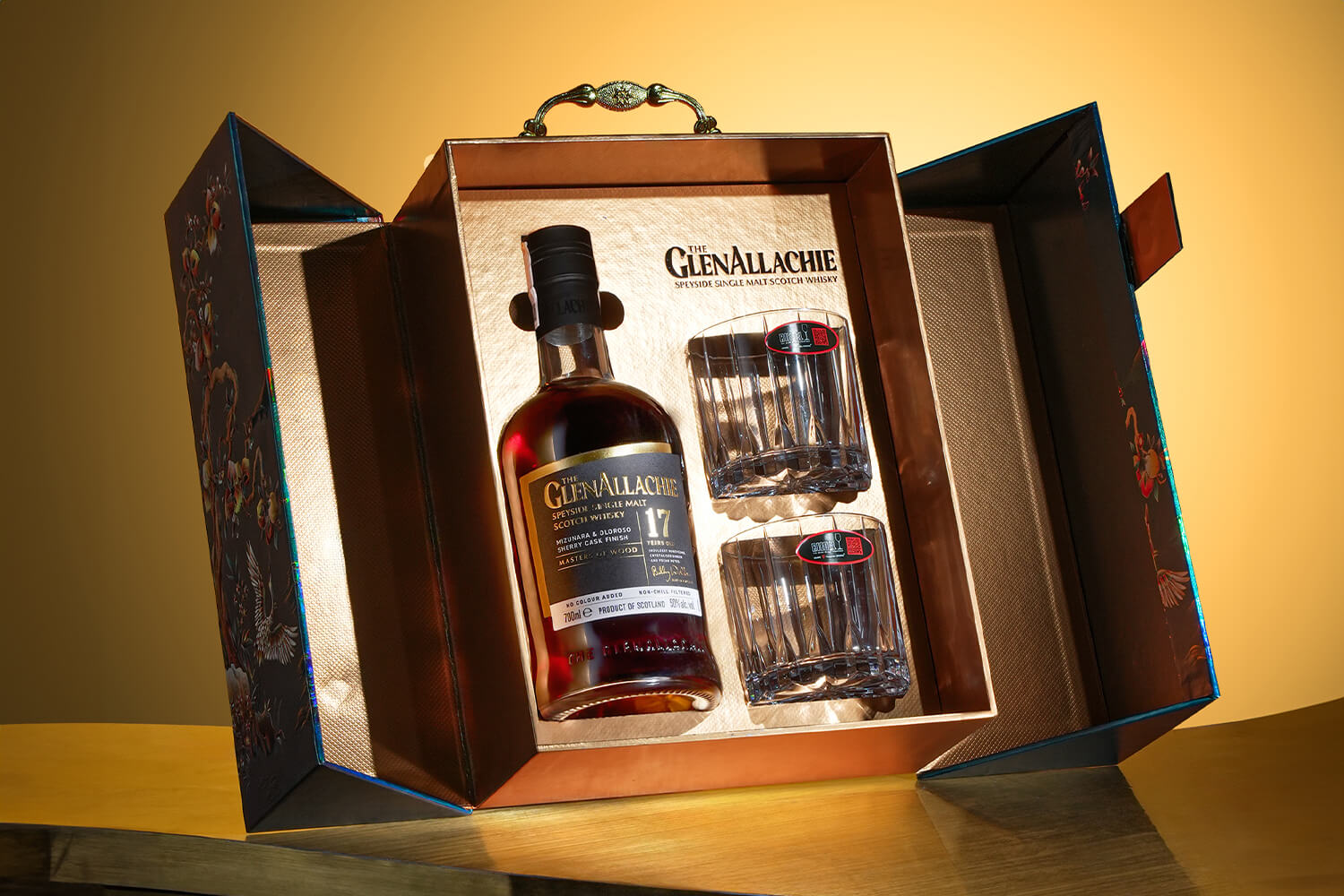 GlenAllachie 17 Year Old là một trong những dòng Scotch whisky cao cấp sử dụng thùng ủ Mizunara để tạo nên hương vị cá tính và độc bản