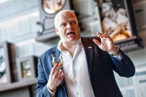 Niềm đam mê whisky dẫn lối cho Gordon Dundas đến với hành trình sự nghiệp tại Ian Macleod Distillers