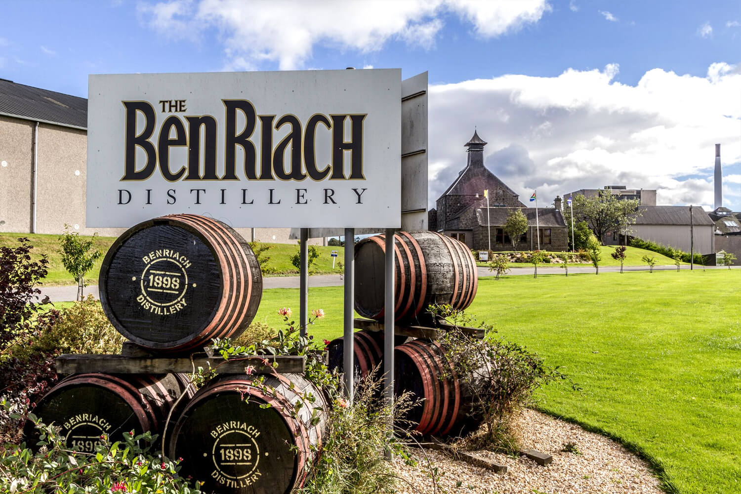 Benriach Distillery - Nhà máy gắn liền với thời kì đầu tiên khi Billy Walker tự do thử nghiệm những sáng tạo và cải tiến mới trong nghệ thuật chưng cất