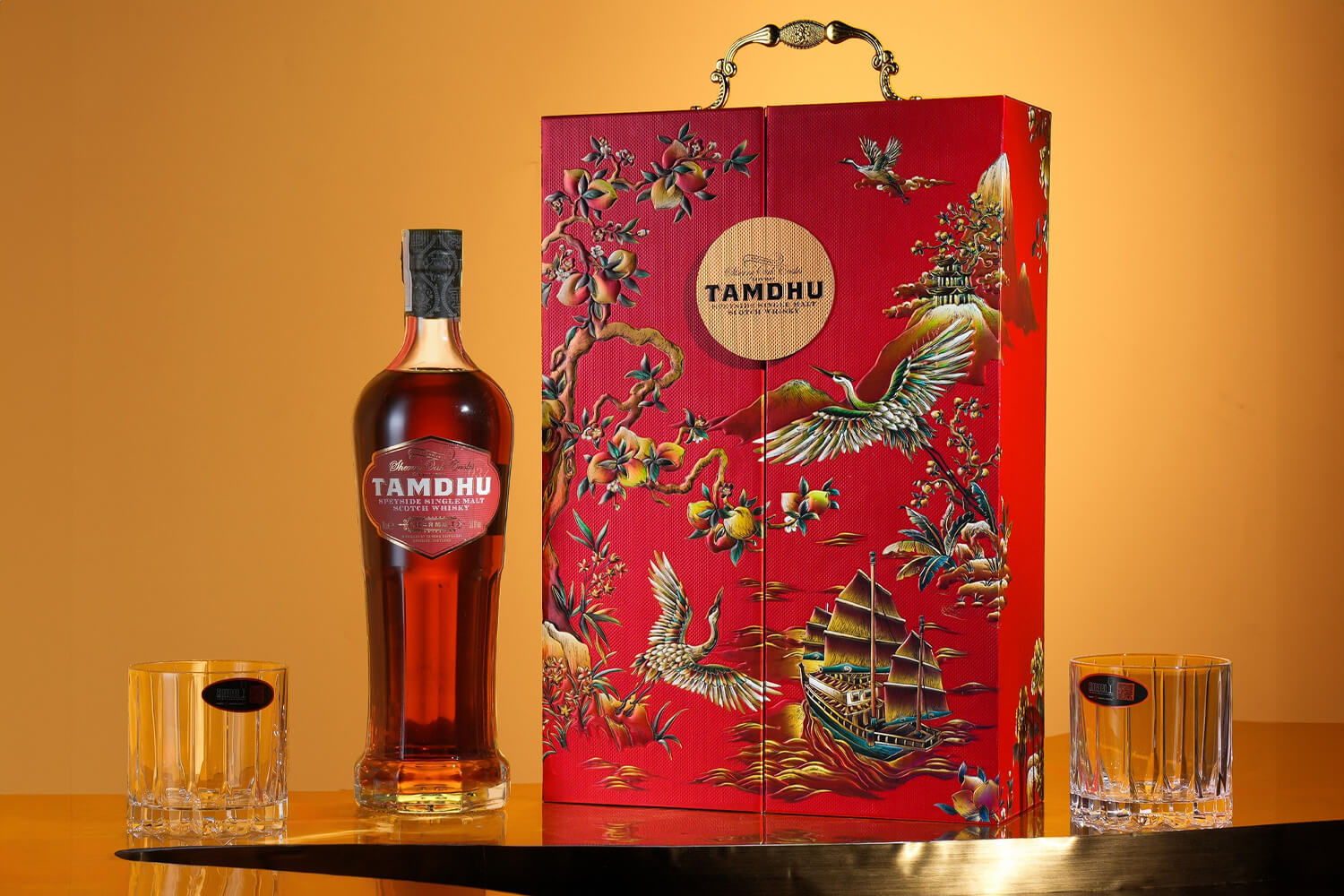 Tamdhu Cigar Malt III là lựa chọn lý tưởng cho bữa tiệc cuối năm, mang ý nghĩa đẳng cấp và tinh tế khi làm quà tặng dịp Tết