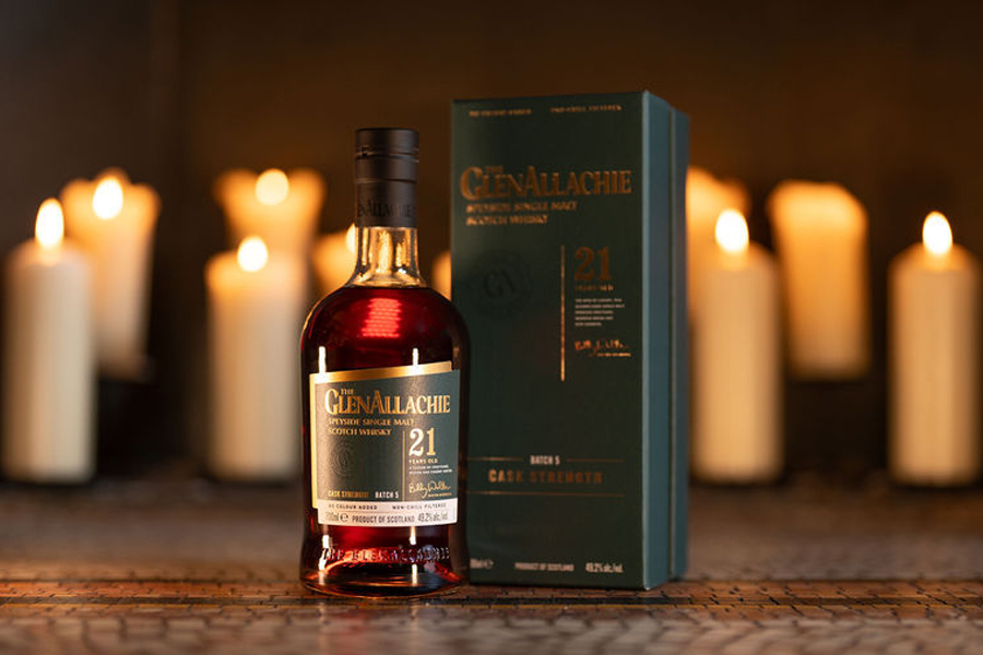 GlenAllachie 21 YO - phiên bản Cask Strength đầy mạnh mẽ đến từ nhà máy chưng cất danh tiếng vùng Speyside - dành cho người đam mê whisky thực thụ.