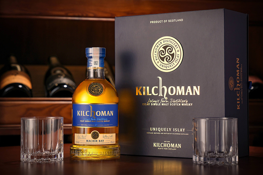 Kilchoman Machir Bay – single malt từ Islay với độ cồn 46%, lưu giữ trọn vẹn khói than bùn và vị biển đặc trưng.