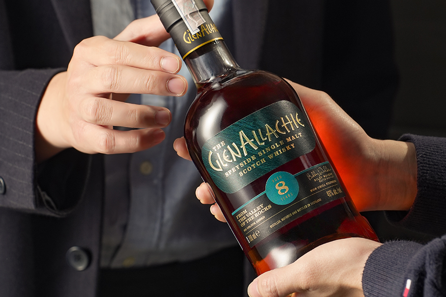 GlenAllachie 8 YO được ủ hoàn thiện trong thùng Virgin Oak để nâng tầm phức hợp hương vị