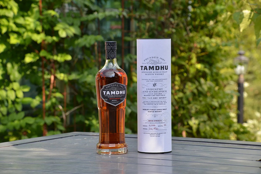 Rượu whisky luôn gắn bó mật thiết với con người và có sức sống mãnh liệt vượt qua thời gian