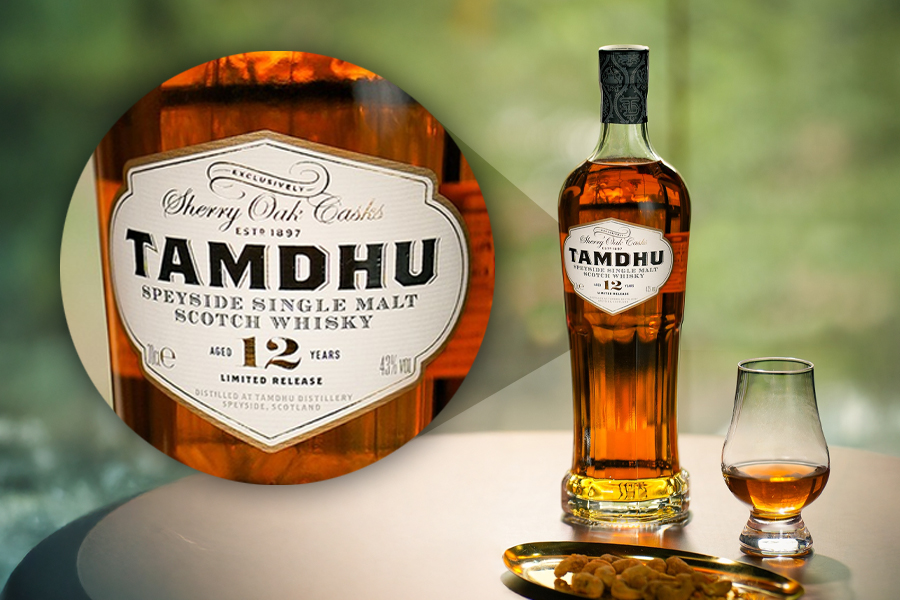 Với single malt whisky, tên in trên nhãn thường là tên nhà chưng cất