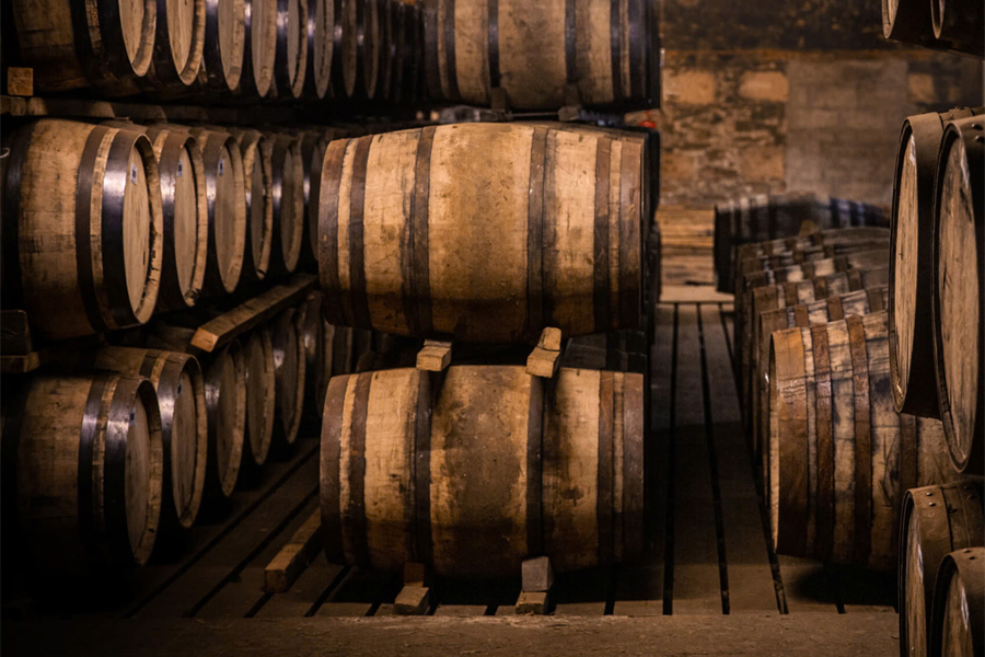 Thùng ủ sherry giúp cho whisky sau khi ủ trở nên tròn vị, dịu dàng, đậm sắc và giàu tầng hương