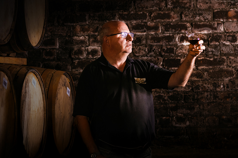 Tamdhu là một trong những nhà chưng cất theo đuổi triết lý whisky ủ 100% trong thùng sherry