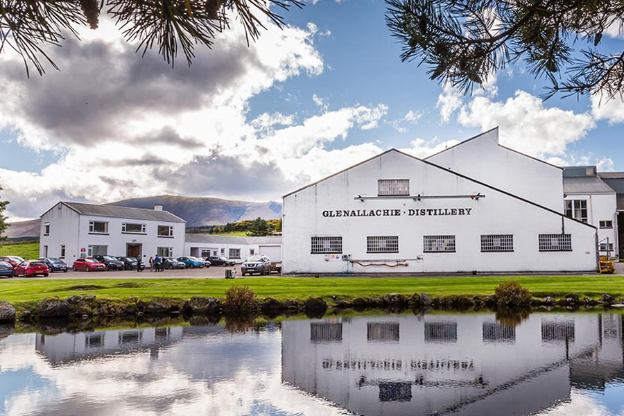 Tọa lạc tại vùng Speyside thơ mộng, GlenAllachie Distillery là điểm dừng chân lý tưởng dành cho những ai yêu whisky single malt
