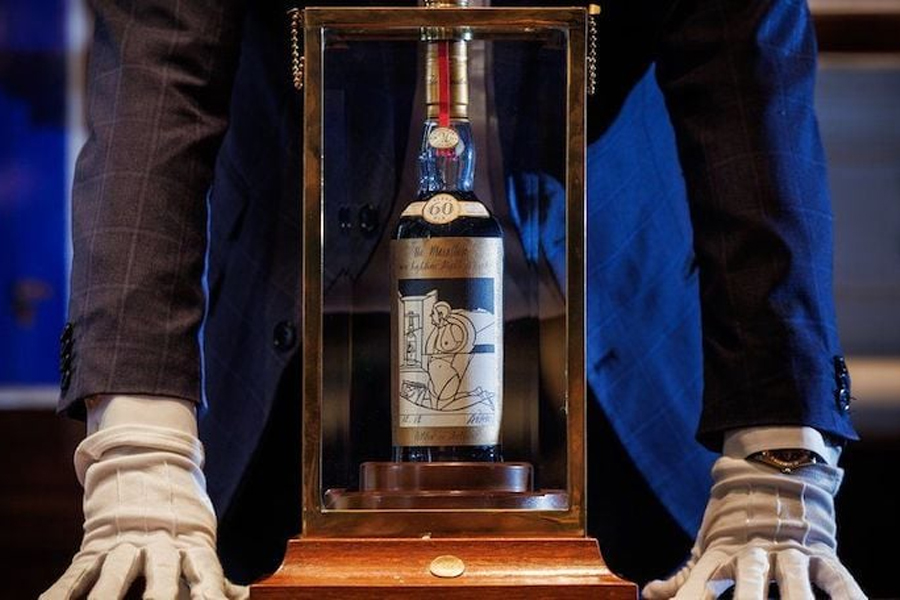 The Macallan Fine & Rare 1926, chai whisky được bán với giá 1,5 triệu bảng Anh năm 2019 – trở thành chai đắt nhất từng được đấu giá.