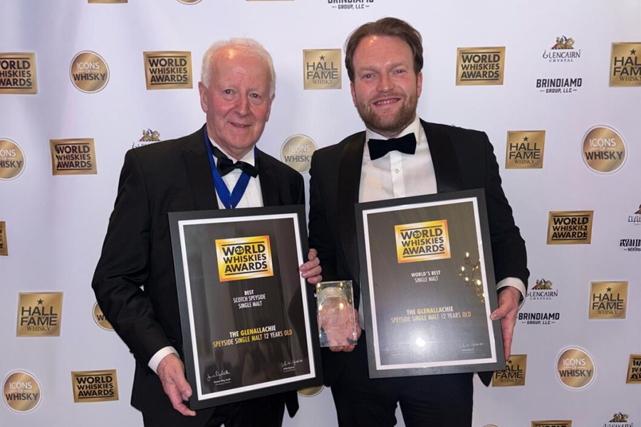 Billy Walker cùng đội ngũ nhận giải thưởng danh giá World’s Best Single Malt 2025 tại World Whiskies Award 2025