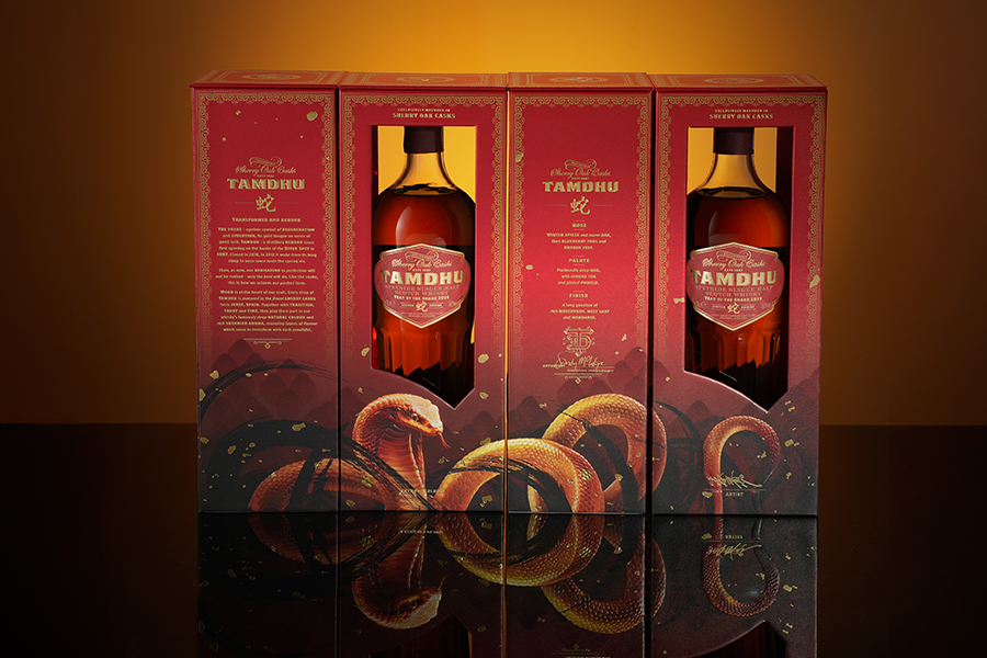 Tamdhu Year of the Snake có hộp quà tặng cao cấp, xứng đáng là lựa chọn hàng đầu cho món quà tặng whisky phong thủy