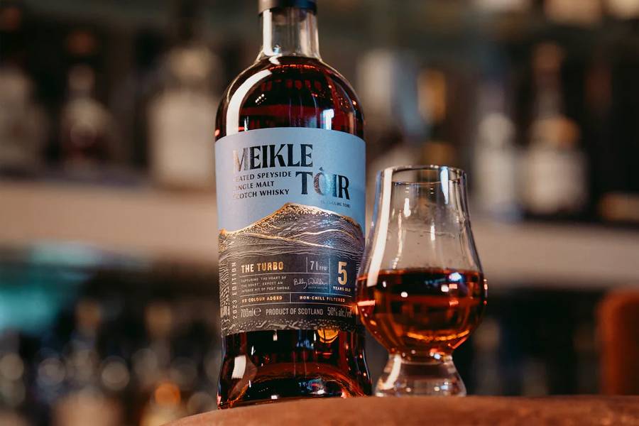 Meikle Tòir Turbo của nhà sản xuất GlenAllachie là một trong những dòng whisky được xem là “đậm peat” với chỉ số 70ppm