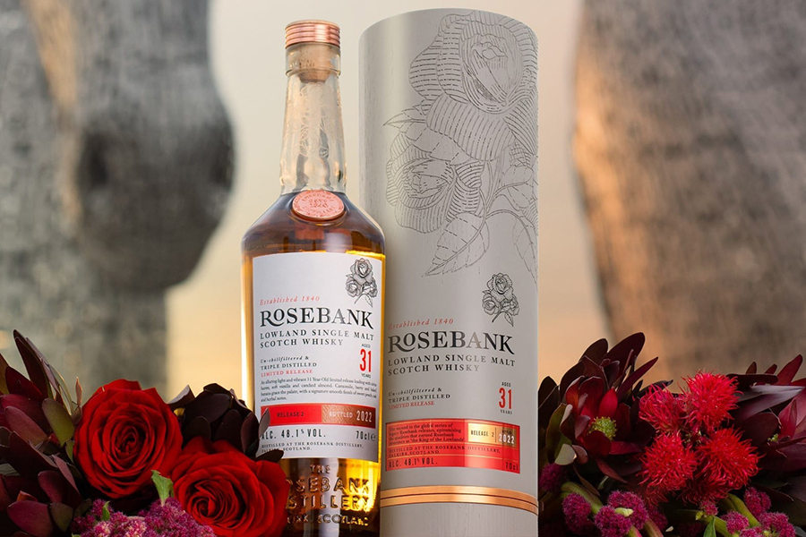 Whisky Lowland đang vươn dậy mạnh mẽ, khẳng định vị thế trong bản đồ whisky Scotland, tiêu biểu là sự hồi sinh của nhà máy Rosebank với dòng single malt 31 năm tuổi