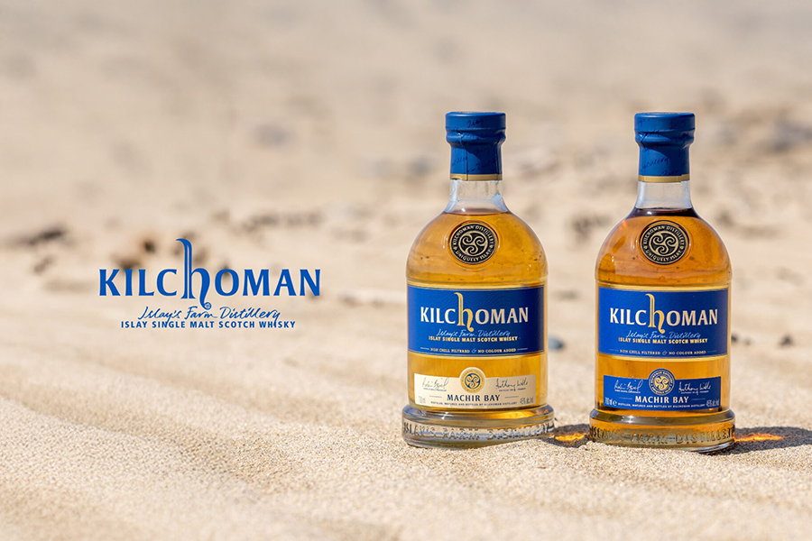 Phong cách rượu whisky nổi bật với hương khói than bùn đậm, vị mặn khoáng chất cùng nốt hương thảo mộc và hương trái cây cam quýt tươi sáng