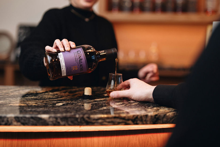 Whisky Speyside có hương thơm trái cây rất đặc trưng, kết cấu mượt mà, không quá gắt nồng, là lựa chọn lý tưởng cho người mới bắt đầu