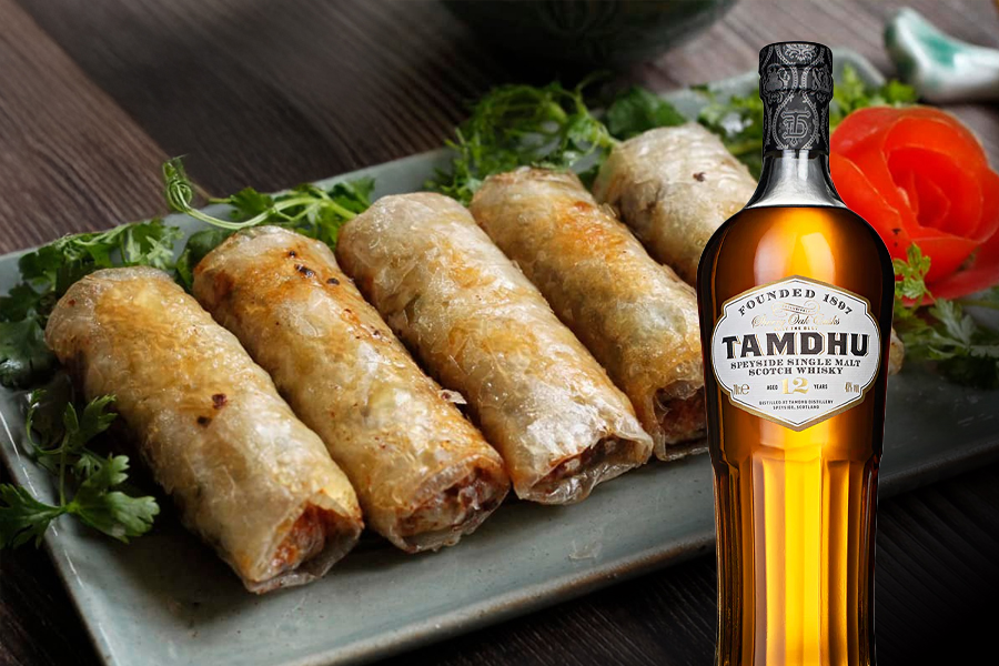 Nem hải sản khi kết hợp cùng Tamdhu 12 Year Old có thể mang đến rất nhiều bất ngờ thú vị