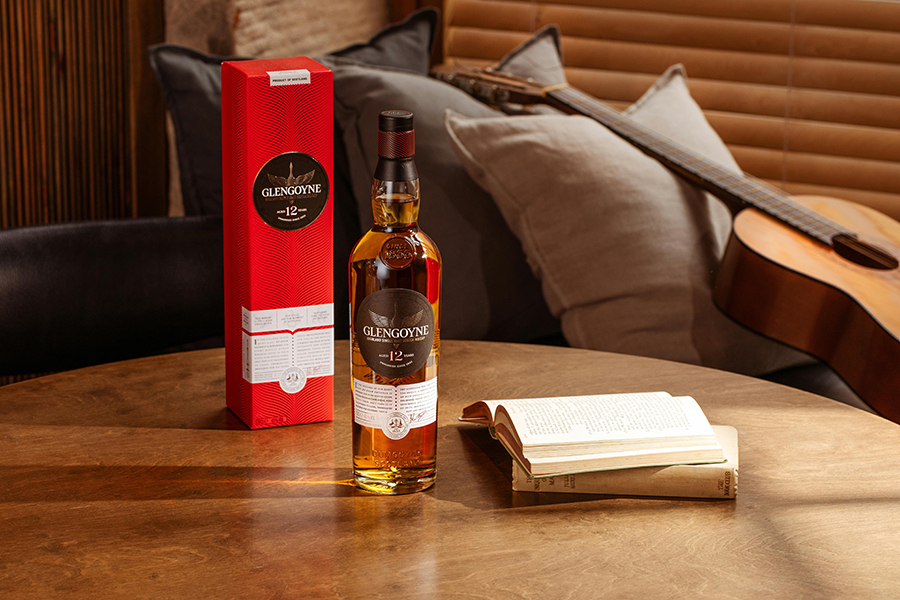 Glengoyne 12 YO nổi bật với hương vị kẹo táo, gừng, cam và bánh quy bơ.