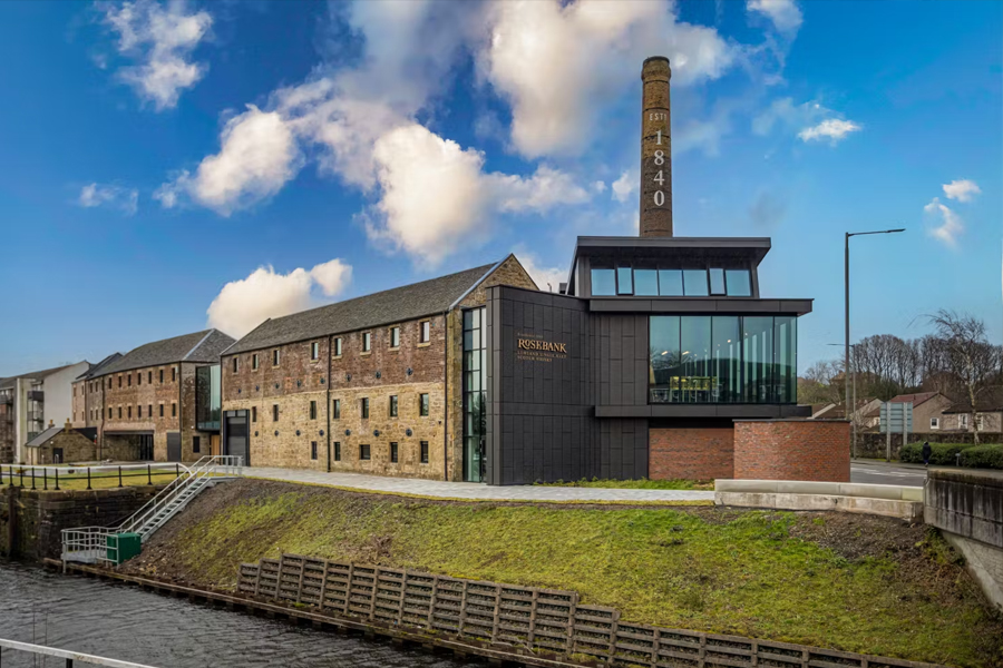 Rosebank Distillery - huyền thoại vùng Lowland, nổi tiếng từ năm 1840 được tái sinh vào năm 2023