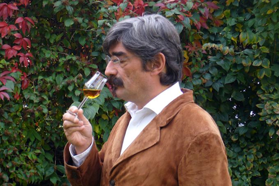 Serge Valentin, blogger chuyên viết về whisky không ủng hộ quan điểm sử dụng Virgin Oak trong Scotch whisky