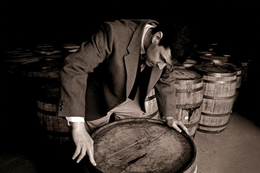 Dr Bill Lumsden, Giám đốc chưng cất Glenmorangie nhìn nhận virgin oak là một công cụ thú vị nếu dùng đúng cách.