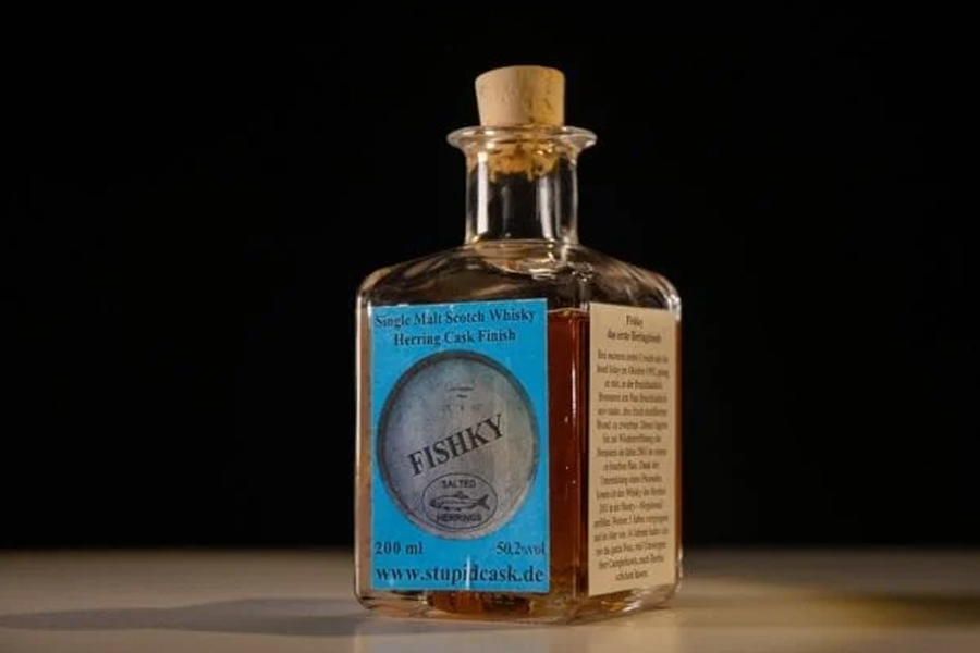 Dòng whisky Fishky - Single cask của Bruichladdich được ủ hoàn thiện trong thùng từng chứa cá trích