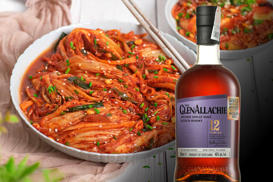 Hương vị mạnh mẽ, chua cay và phức hợp của kimchi cần kết hợp với một loại whisky có thể làm dịu và cân bằng vị giác.