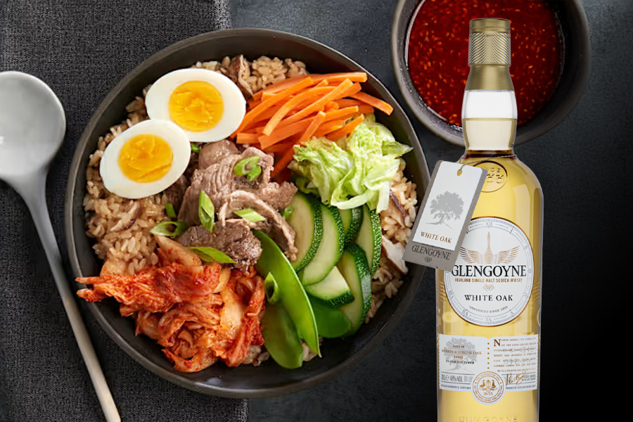 Bibimbap phù hợp để thưởng thức cùng các dòng whisky tươi sáng, nhiều nốt hương từ hoa trái như Glengoye White Oak