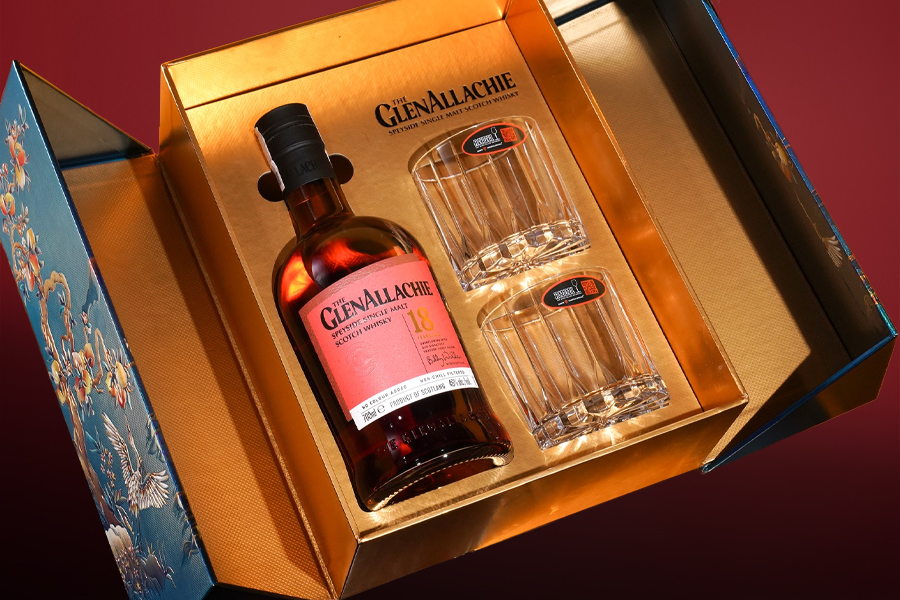 Hộp quà Tết whisky Thuận Buồm Xuôi Gió đi kèm 2 pha lê RIEDEL Rocks Glass tinh xảo