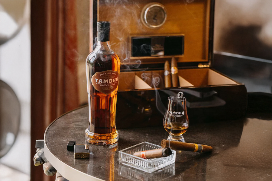 Sự kết hợp giữa whisky và cigar mang đến trải nghiệm cân bằng hoàn hảo