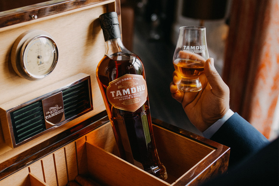 Tamdhu Cigar Malt III là lựa chọn lý tưởng cho tín đồ yêu thích cigar và whisky