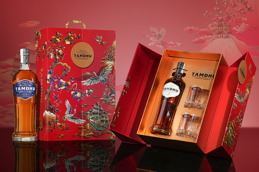 Hộp quà whisky Thuận Buồm Xuôi Gió Tamdhu 15 YO phù hợp để tặng các đối tác quan trọng, khách VIP hay các nhà lãnh đạo cấp cao