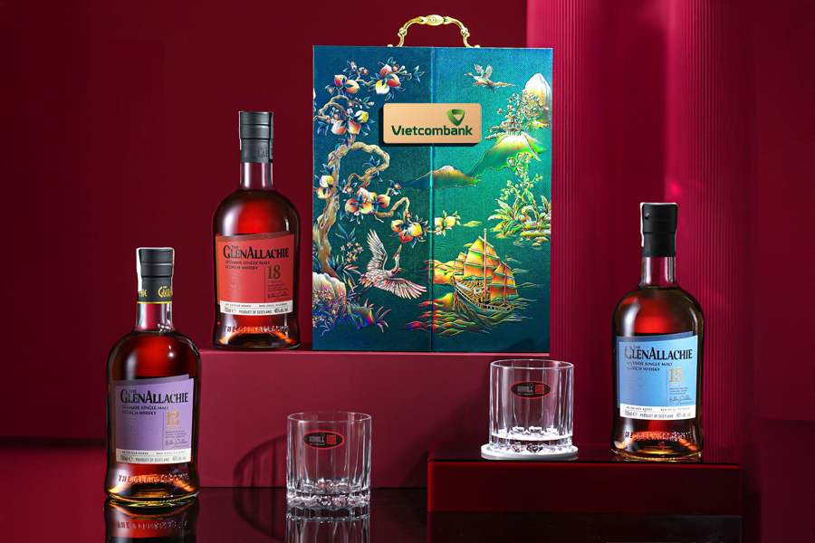Giải pháp in logo lên hộp quà whisky có sẵn tại WHISKY.vn giúp doanh nghiệp tối ưu chi phí, giữ được nét sang trọng - độc bản trong thiết kế hộp quà, tạo ấn tượng và nâng tầm vị thế doanh nghiệp