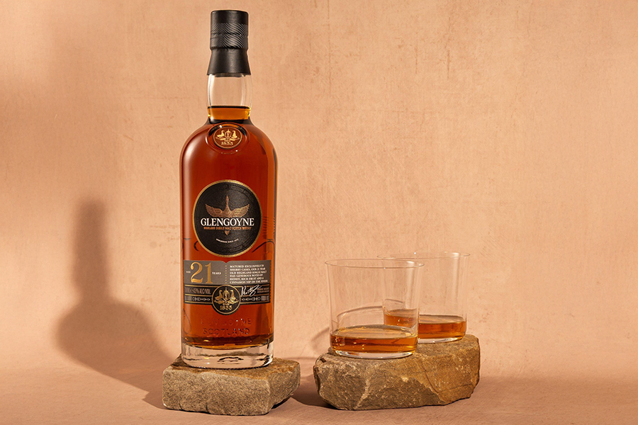 Glengoyne 21 YO mang đến phong cách whisky ủ thùng sherry ấm áp và sang trọng, gợi nhớ đến hương vị bánh Giáng sinh ngọt ngào.