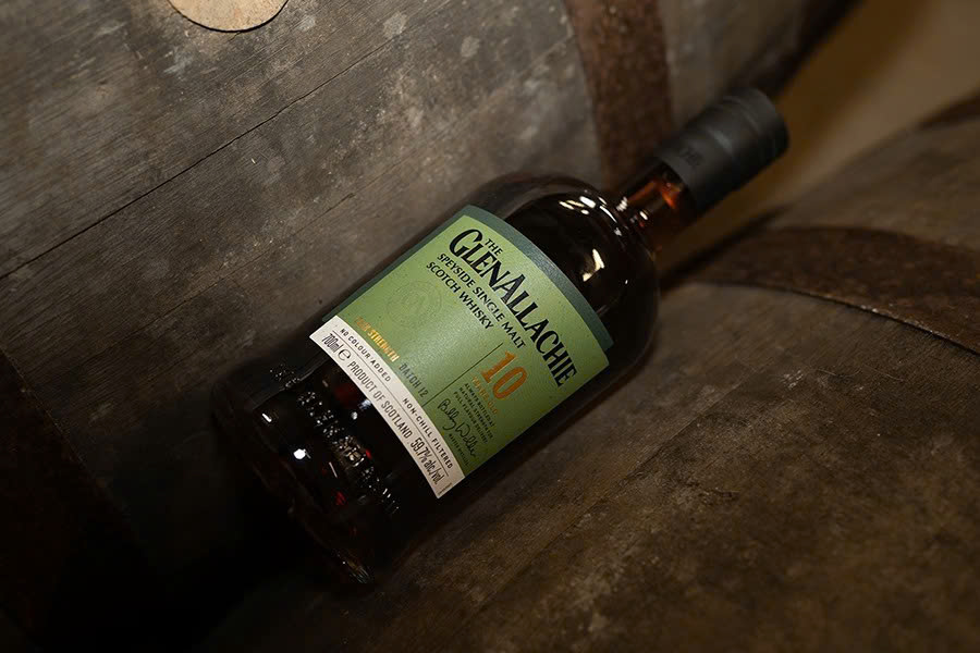 GlenAllachie 10 YO Batch 12 được phối trộn từ các thùng Sherry casks, Virgin oak và Ex-red wine casks