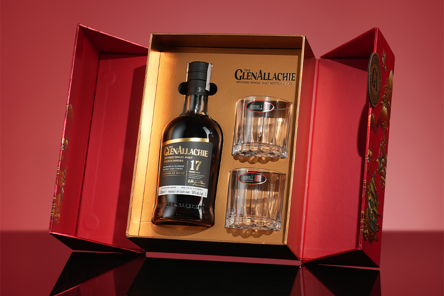 Hộp quà đi kèm 2 ly pha lê Riedel Rocks Glass - dòng ly chuyên dụng để thưởng thức whisky
