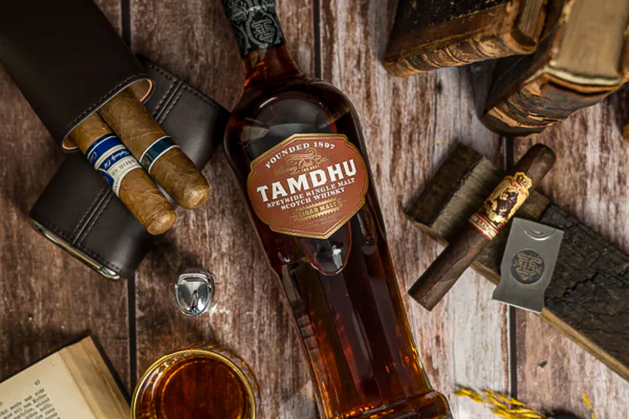 Tamdhu Cigar Malt được tạo ra với mục tiêu đồng hành cùng xì gà và những cuộc đối thoại chậm rãi.