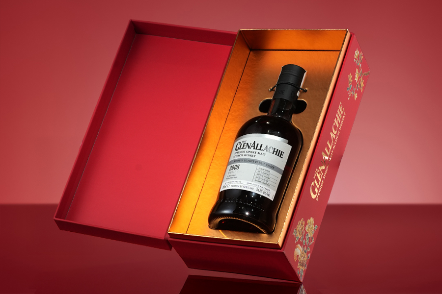 Hộp quà 1 chai GlenAllachie phù hợp với toàn bộ danh mục single malt của nhà sản xuất, từ phiên bản phổ thông đến bộ sưu tập giới hạn