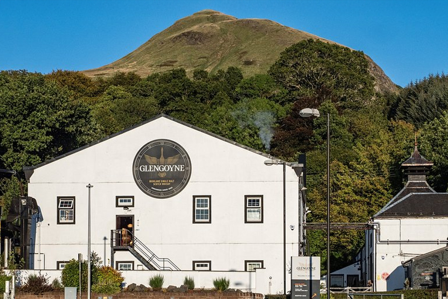 Glengoyne là một trong số ít nhà chưng cất tại Scotland kiên định với triết lý chưng cất chậm rãi, sấy mạch nha bằng không khí và ưu tiên ủ trong thùng sherry chất lượng cao.