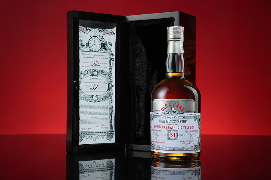 Bunnahabhain 31 YO là lựa chọn quà tặng lý tưởng cho những mối quan hệ thân thiết, gần gũi, thể hiện giá trị với sự thấu hiểu chân thành