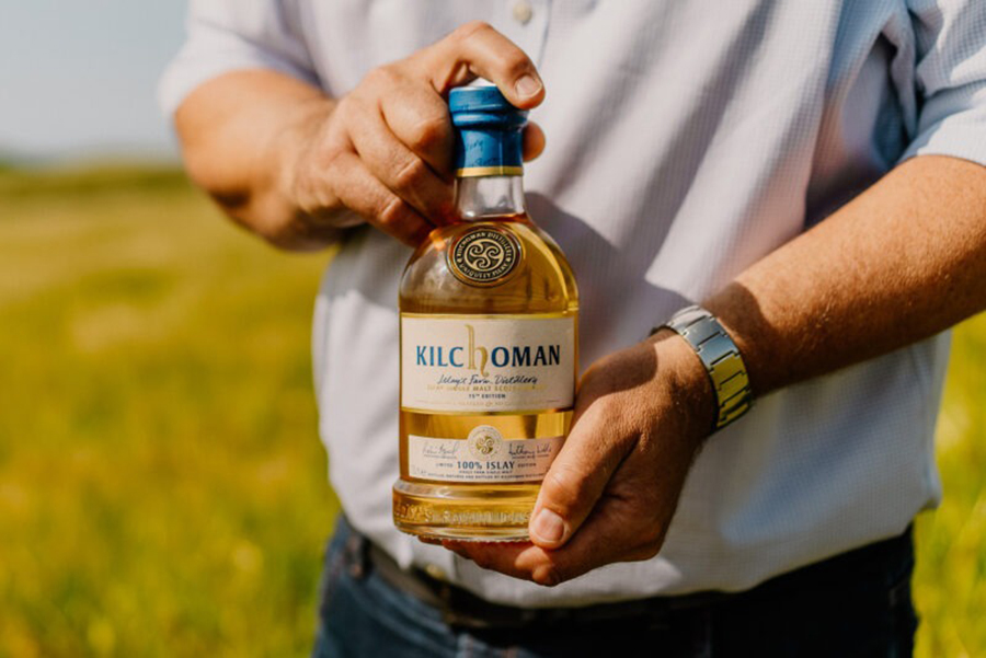 Kilchoman 100% Islay 9 Years Old 15th Edition là minh chứng rõ nét cho triết lý làm whisky truyền thống và nhất quán của nhà chưng cất Kilchoman