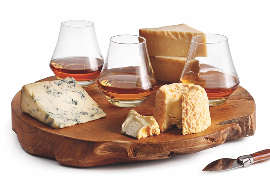 Pairing whisky và phô mai mang đến một trải nghiệm hoàn toàn khác biệt, nơi cấu trúc, độ béo, độ mặn và hương vị được đẩy lên một tầng cao mới.