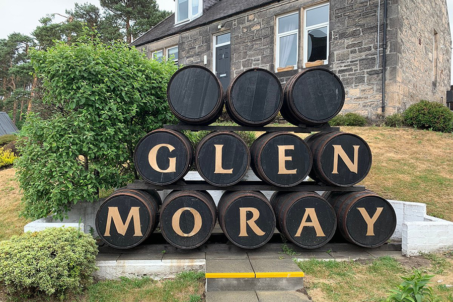 Glen Moray được thành lập vào năm 1897 tại thị trấn Elgin, ngay trung tâm vùng Speyside, nơi được xem là cái nôi của nhiều dòng single malt nổi tiếng Scotland.