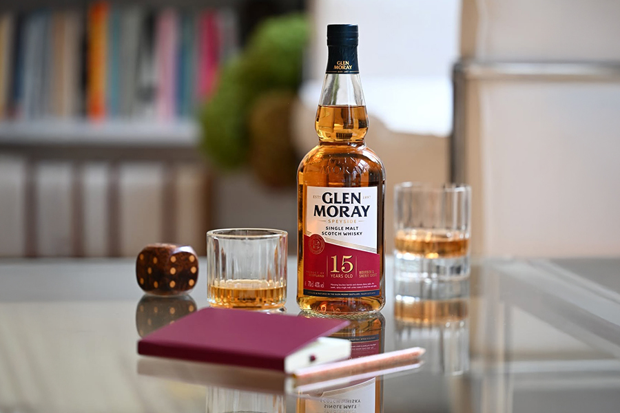 Glen Moray là chai whisky phù hợp cho những buổi thưởng thức thư giãn, hoặc làm quà tặng whisky cho người yêu thích single malt Speyside.